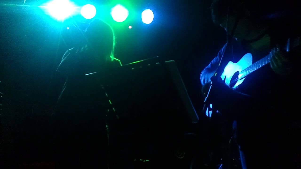 AWESOME AND POWERFUL Wonderwall cover by Steph and Caz @ Huha! 04-07-2012