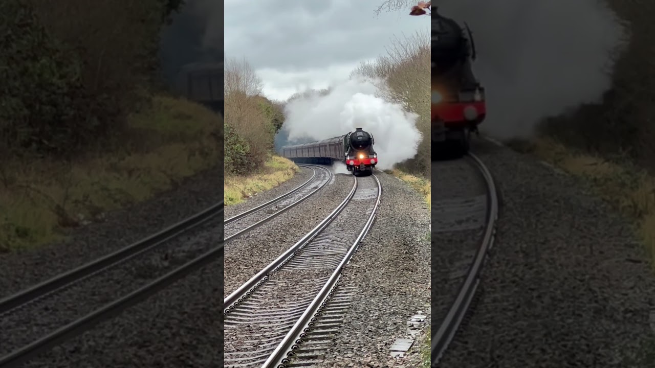 Flying Scotsman coming through Hinckley Station 