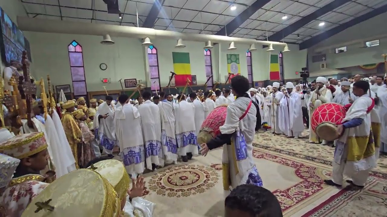 እግዚኡ መርሐ ዮርዳኖስ አብፅሀ/2/        ወበህየ ዮሐንስ ወበህየ ፍጹመ ተፈሥሐ/2/