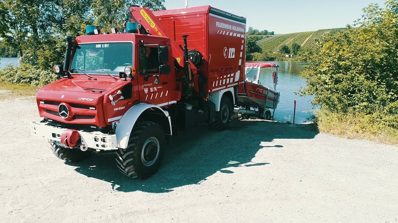 Hochgeländegängiger Unimog U 5023 unterstützt die Berufsfeuerwehr Heilbronn.