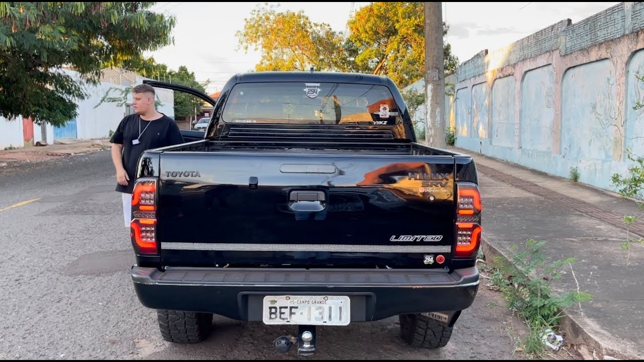 QUEBRARAM A LANTERNA DA HILUX!!! COMPREI OUTRA?!?