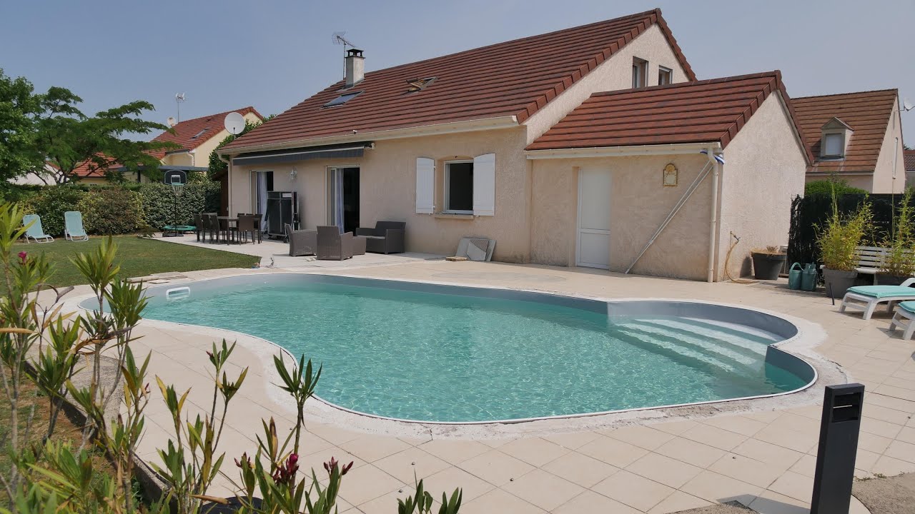 Maison individuelle de 157 m² avec piscine chauffée sur terrain de 881 m²
