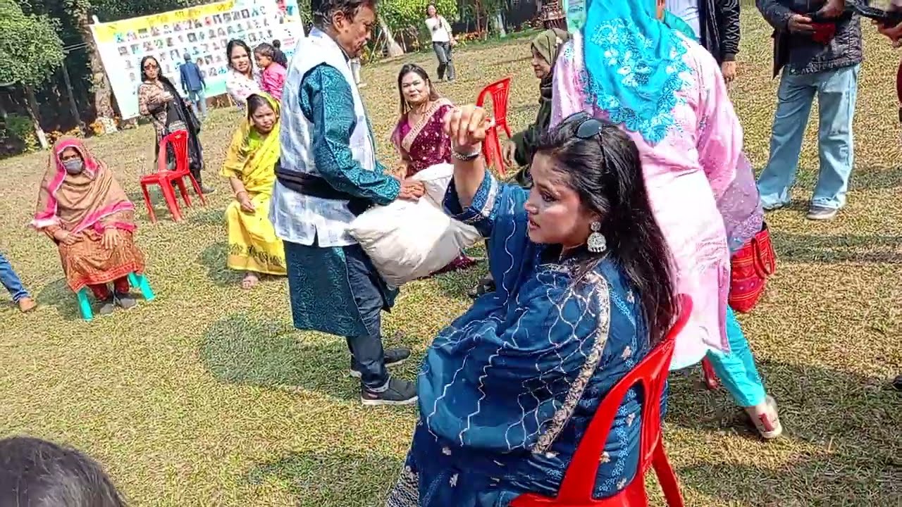 গ্রাম বাংলার ঐতিহ্য বাহি  খেলা বালিস মারা দেখুন কে জিতে গেল😎😎pilo sitting 