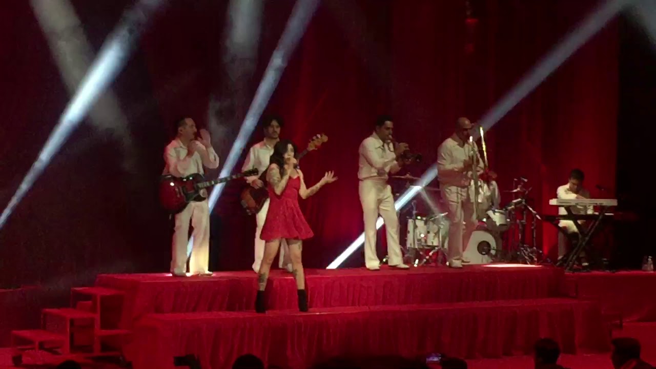Mon Laferte Caderas Blancas en vivo Puebla, Mexico 2019 HD