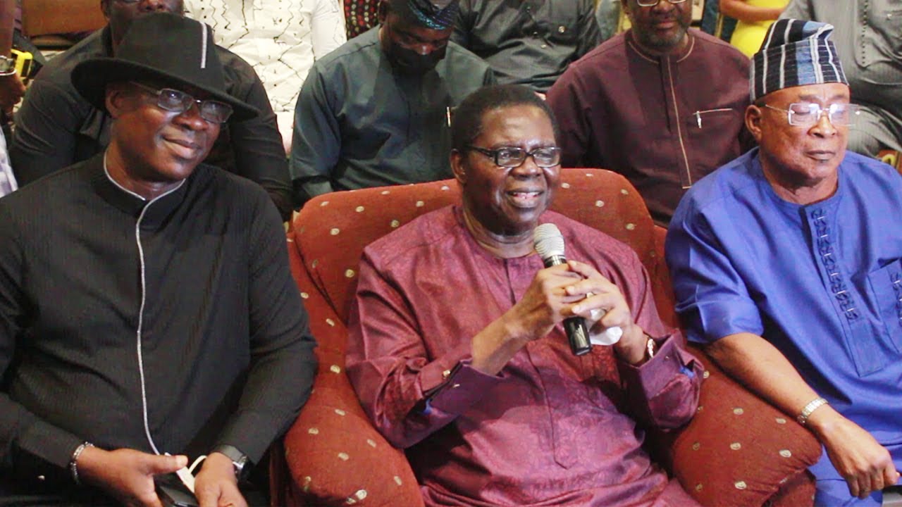 K1 DE ULTIMATE IN T€ÀRS AS EBENEZER OBEY SINGS SIKIRU AYINDE BARRISTER SONG