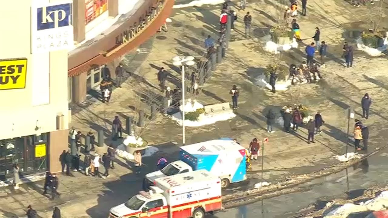 Teen shot in NYC mall as shoppers scramble for safety