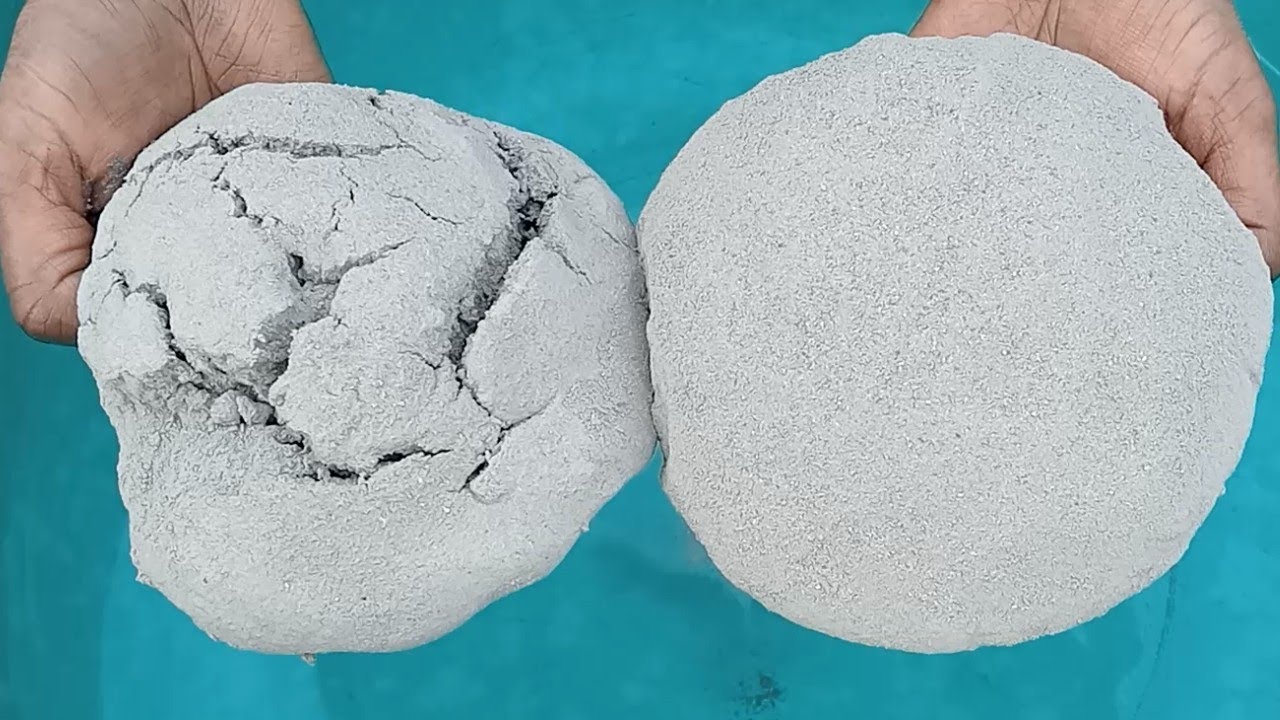 ASMR very soft sand and black dart paste play dipping crumble in lots of water 💦💦💦💦💦🤤😋