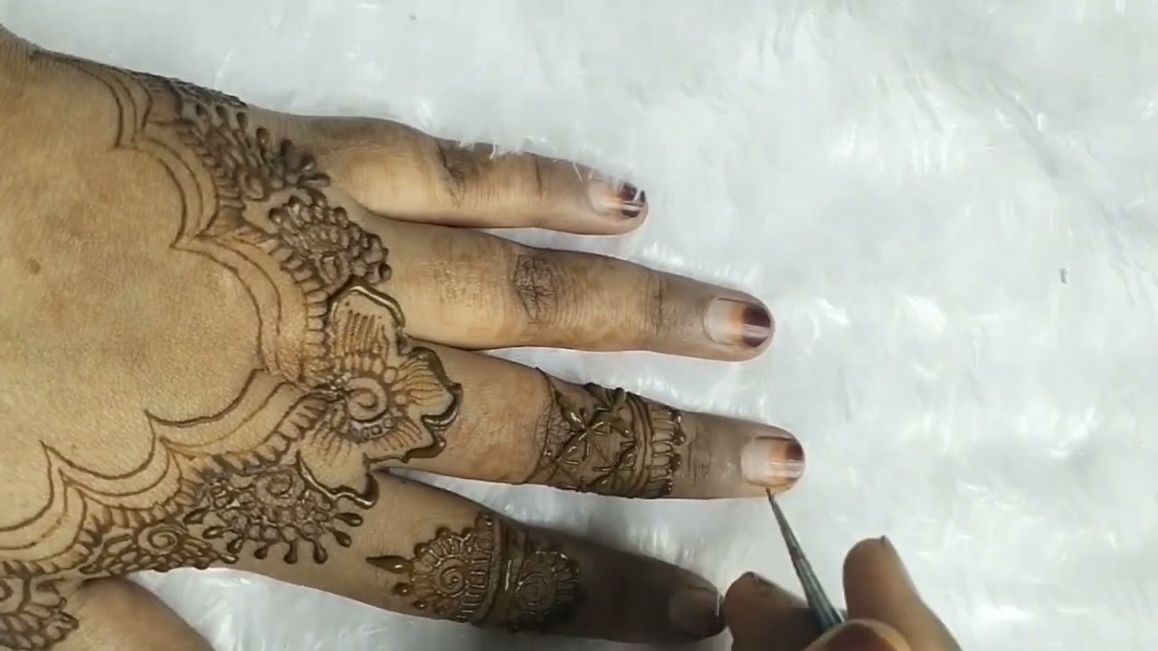 Clean lines. Classic vibes. Pure mehndi love 🤎✨#mehndidesign #hennaart  #mehndilove #youtubeshorts