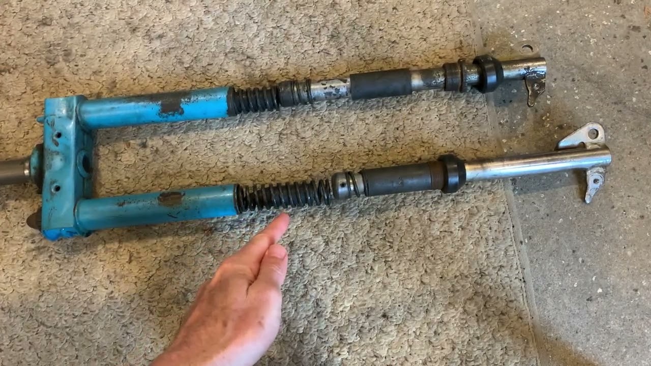 Honda Express Na50 basic repairs 2 Front Fork Fracas