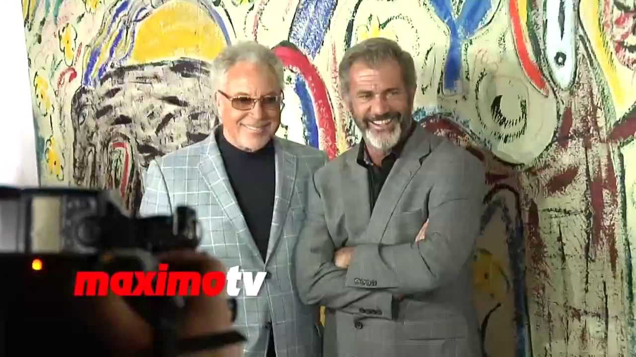 Mel Gibson and Tom Jones - CANDID VIDEO