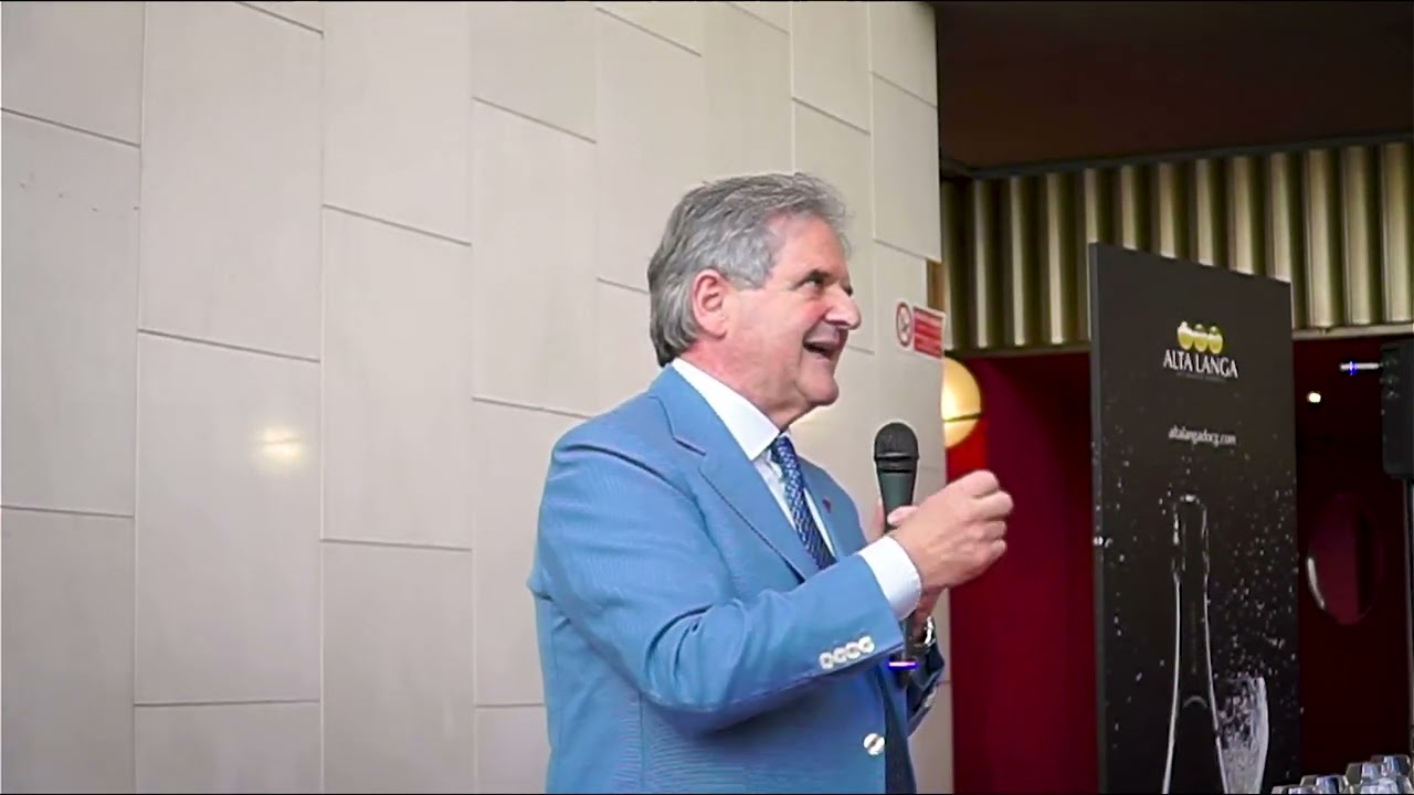 Masterclass sui Lunghi Affinamenti guidata da Donato Lanati - La Prima dell'Alta Langa 2024