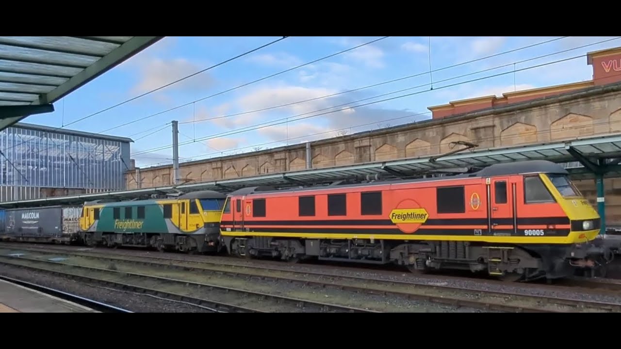 CLASS 90  FREIGHTLINER FREIGHT TRAIN IN ACTION AT CARLISLE