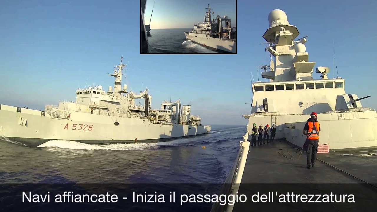 Marina Militare - Rifornimento laterale di nave Duilio con nave Etna