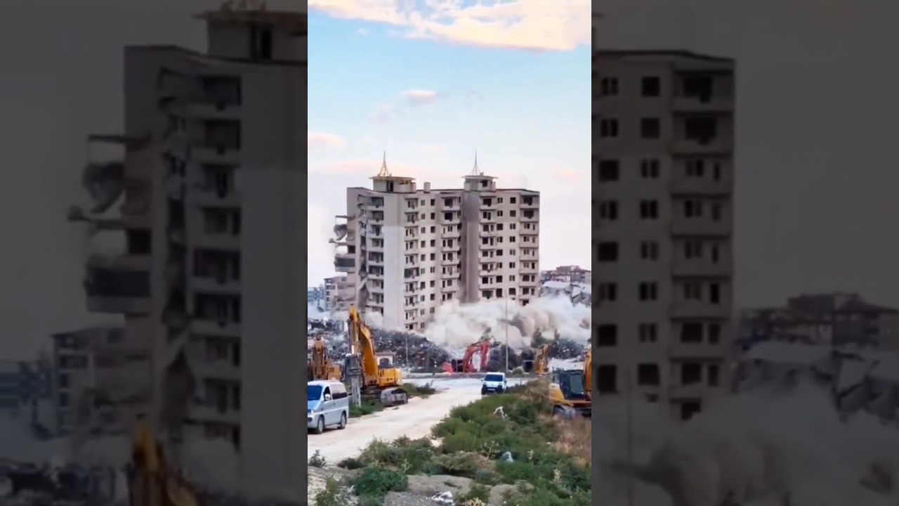 Demolishing Illegal & Abandoned Houses! #Demolition #Relocate #Remove #Engineer #Building