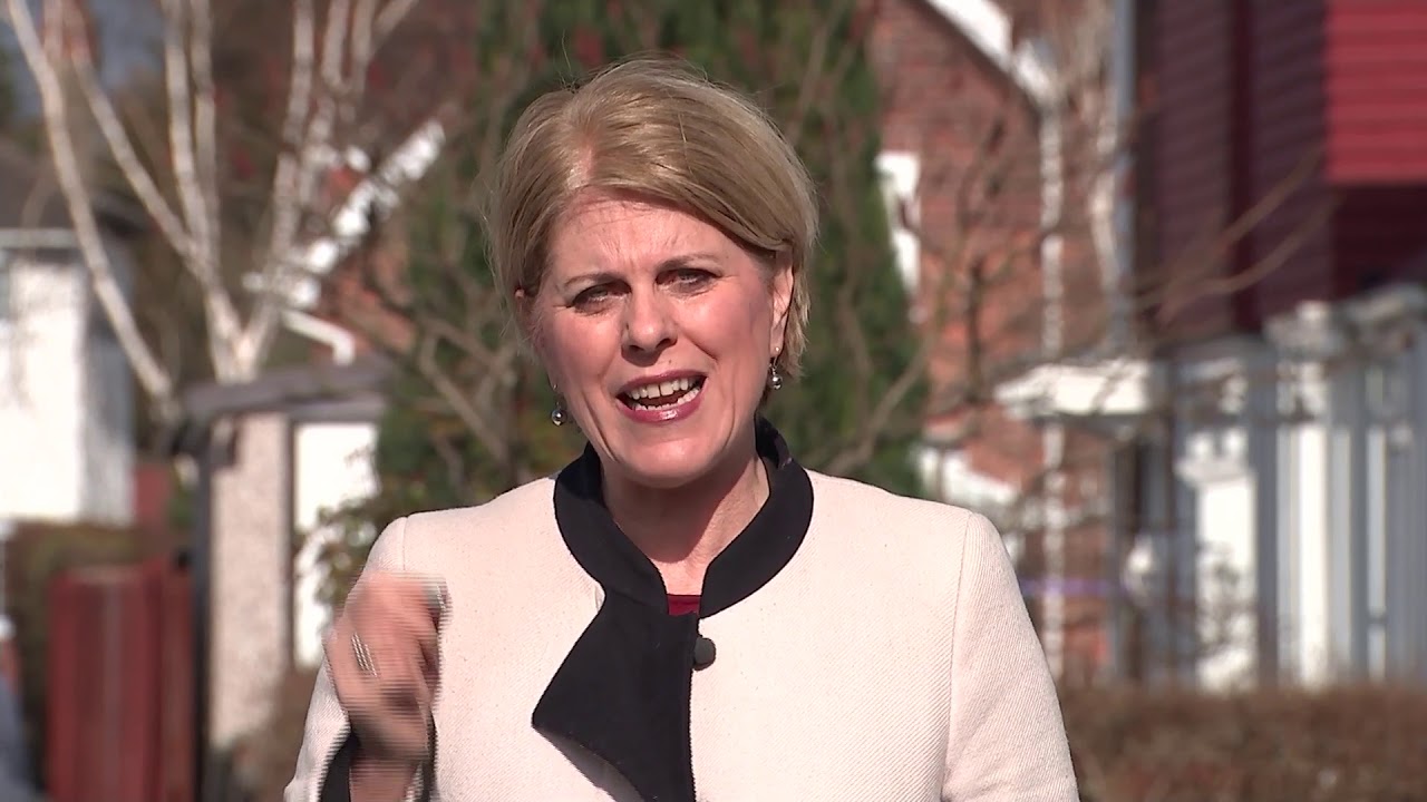 Channel 4 News - Cuts to vital service for new parents and babies scrutinised