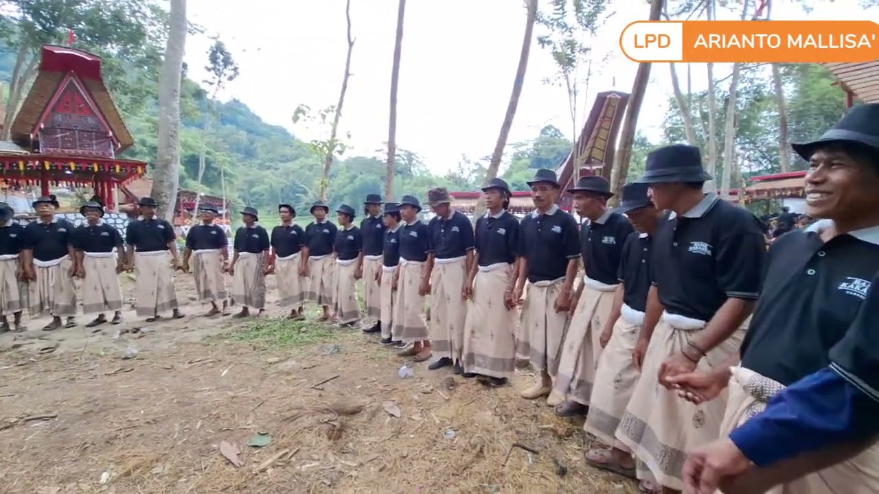 Pa' Badong Basse Kakanna Tarongko Di Upacara Pemakaman Alm. W.D. TANGALAYUK