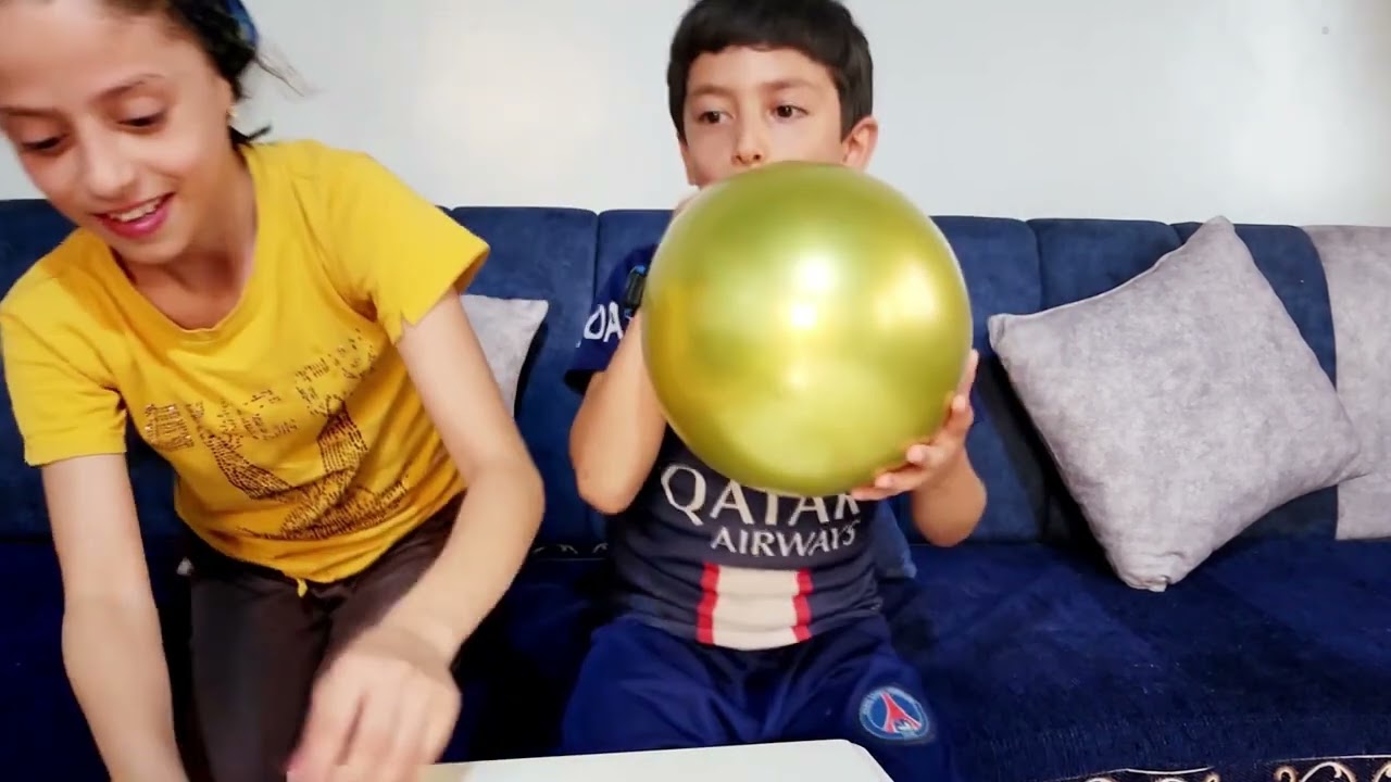 تحدي نفخ البالونات مع محمود و حنين - ردة فعل محمود في النهاية😂😂