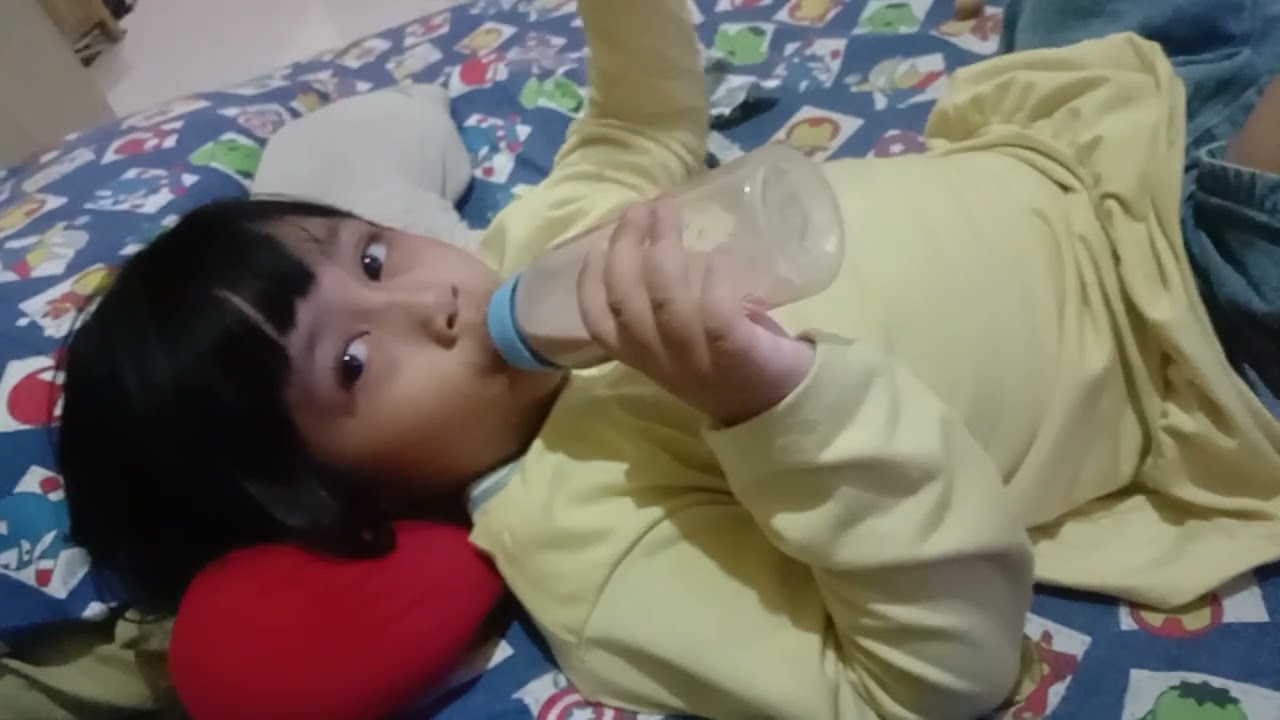 Nak wedok nyusu maseh #susubotol #susucoklat  #shortsyoutube #dailyvideo #rebahan
