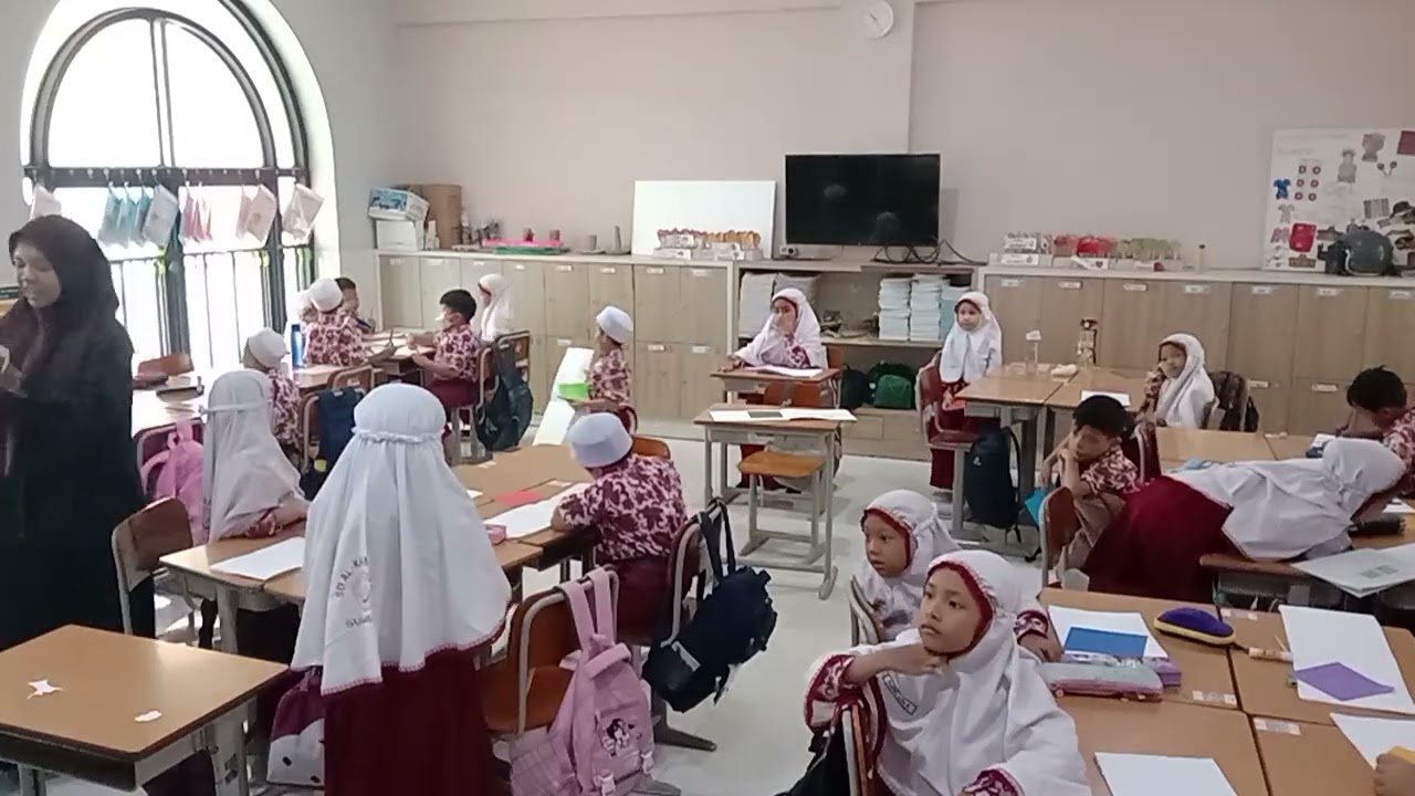 Seni Rupa - Menggunting dan Menempel