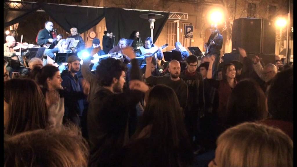 Encesa de Foguerons a les places de Gr&agrave;cia