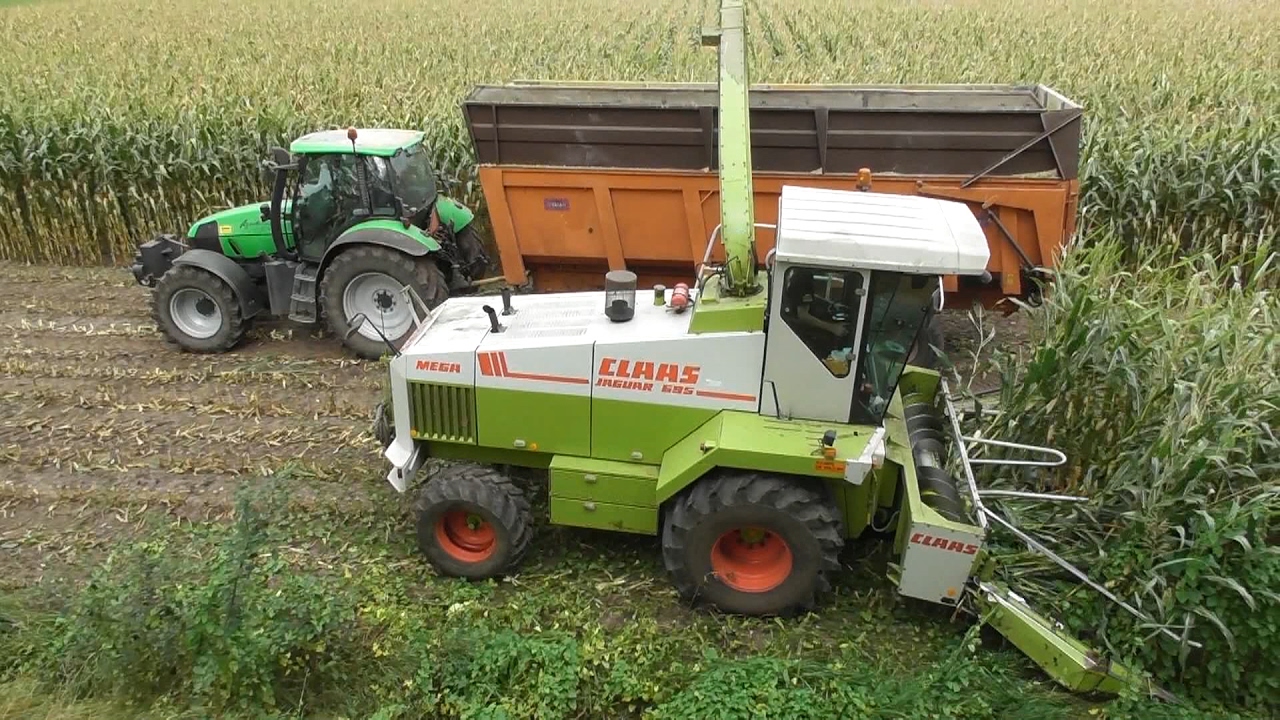 Claas Jaguar 695 Mega forage harvester