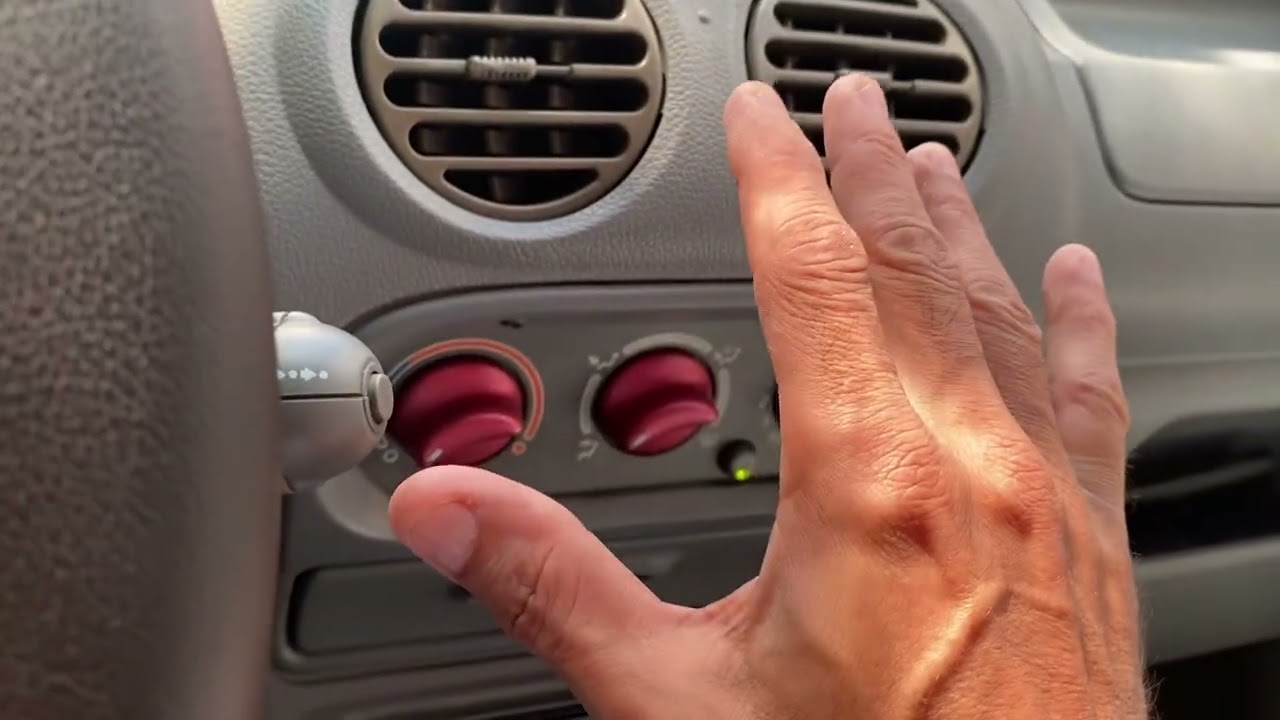 Aire acondicionado encendido y apago el carro o Twingo que pasa #elbarriosviral 