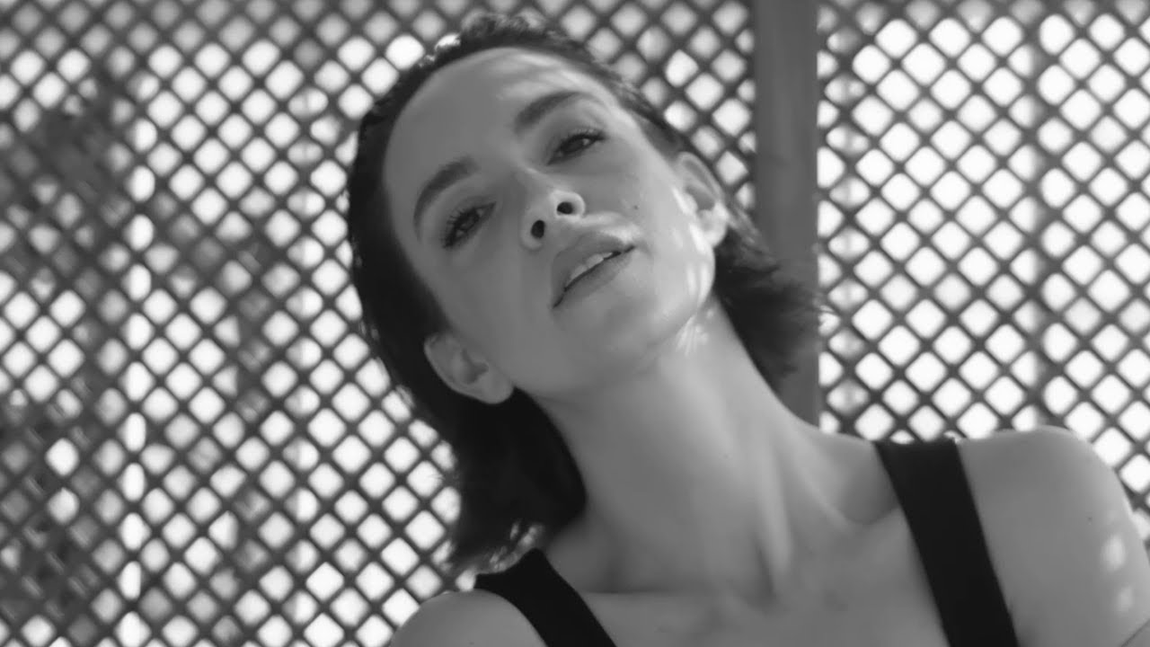 Cansu Kurtcu - Beni Bırakma (Official Video)