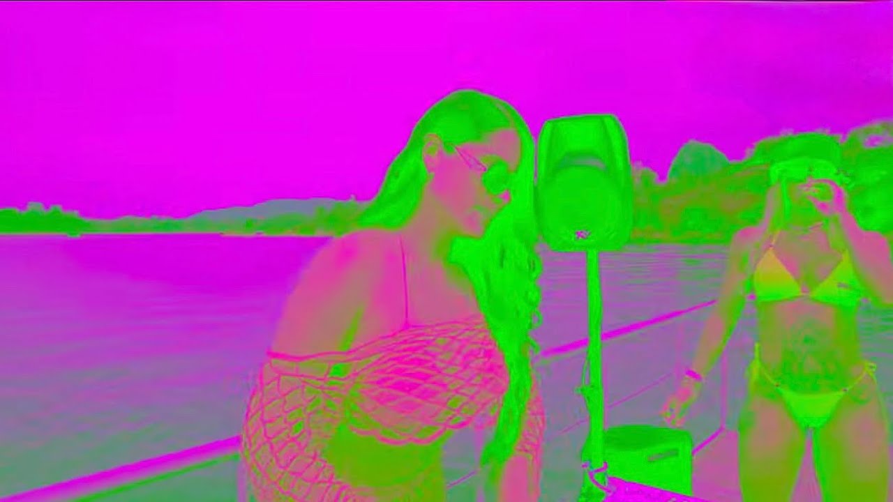 ALEJANDRA QUINTERO X PINK WAVES 🌊 TECH HOUSE (4K)