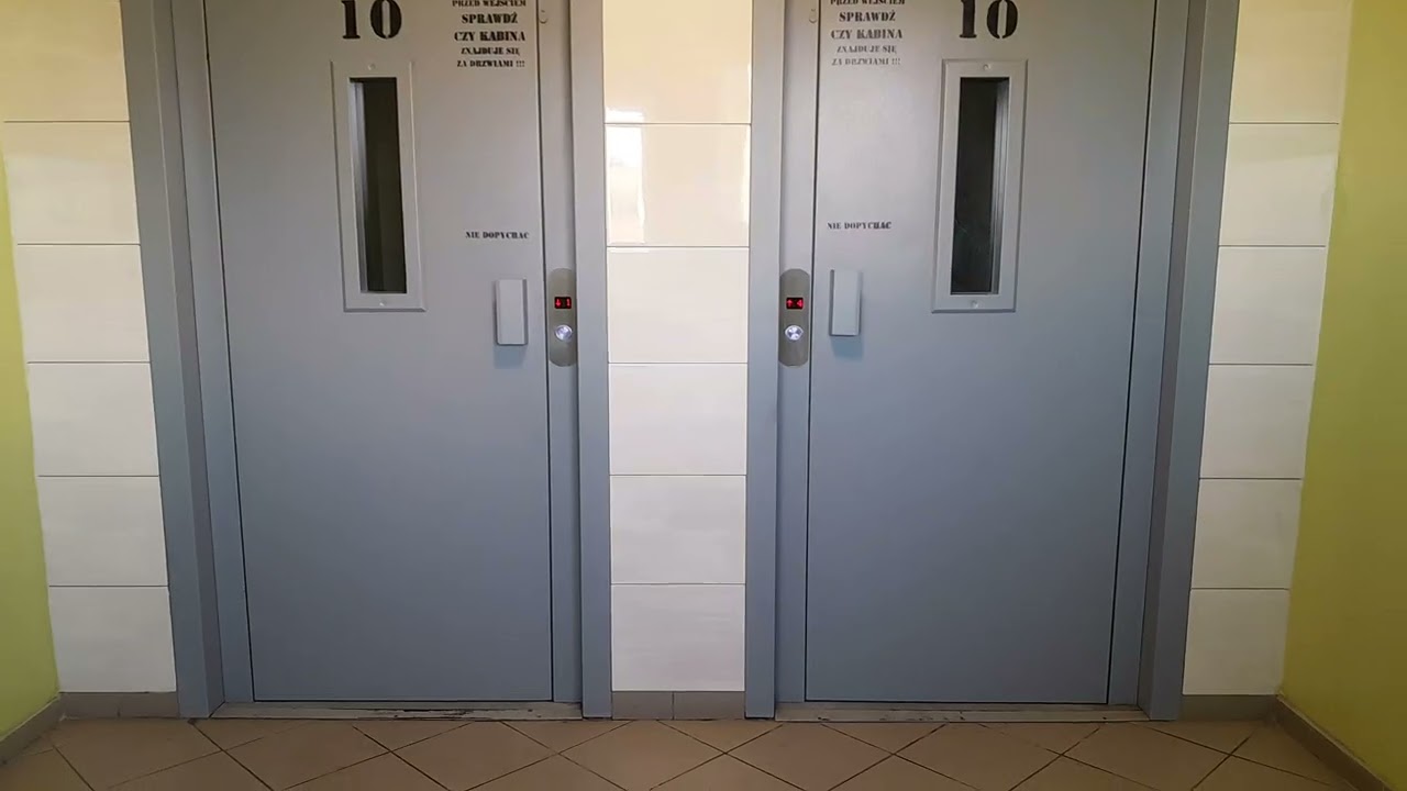 Przejazd dwoma windami marki Liftbud z 2015 roku