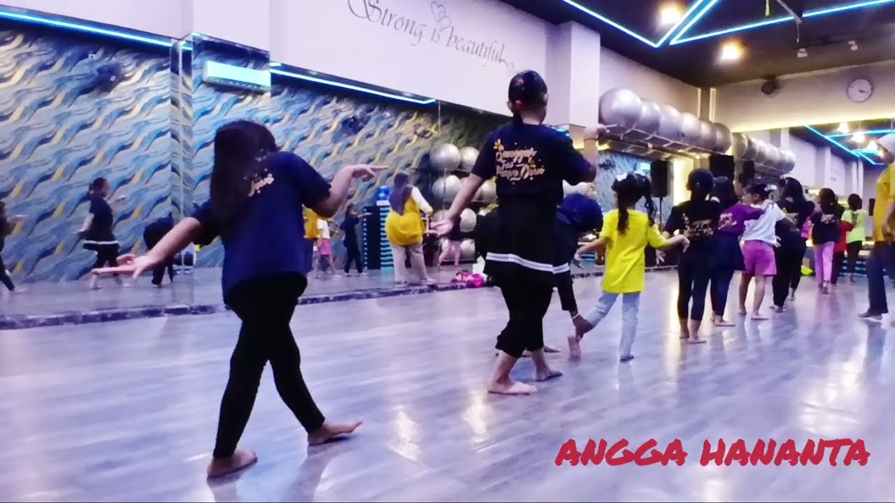 Latihan Koreografi Tarian Kreasi Baru