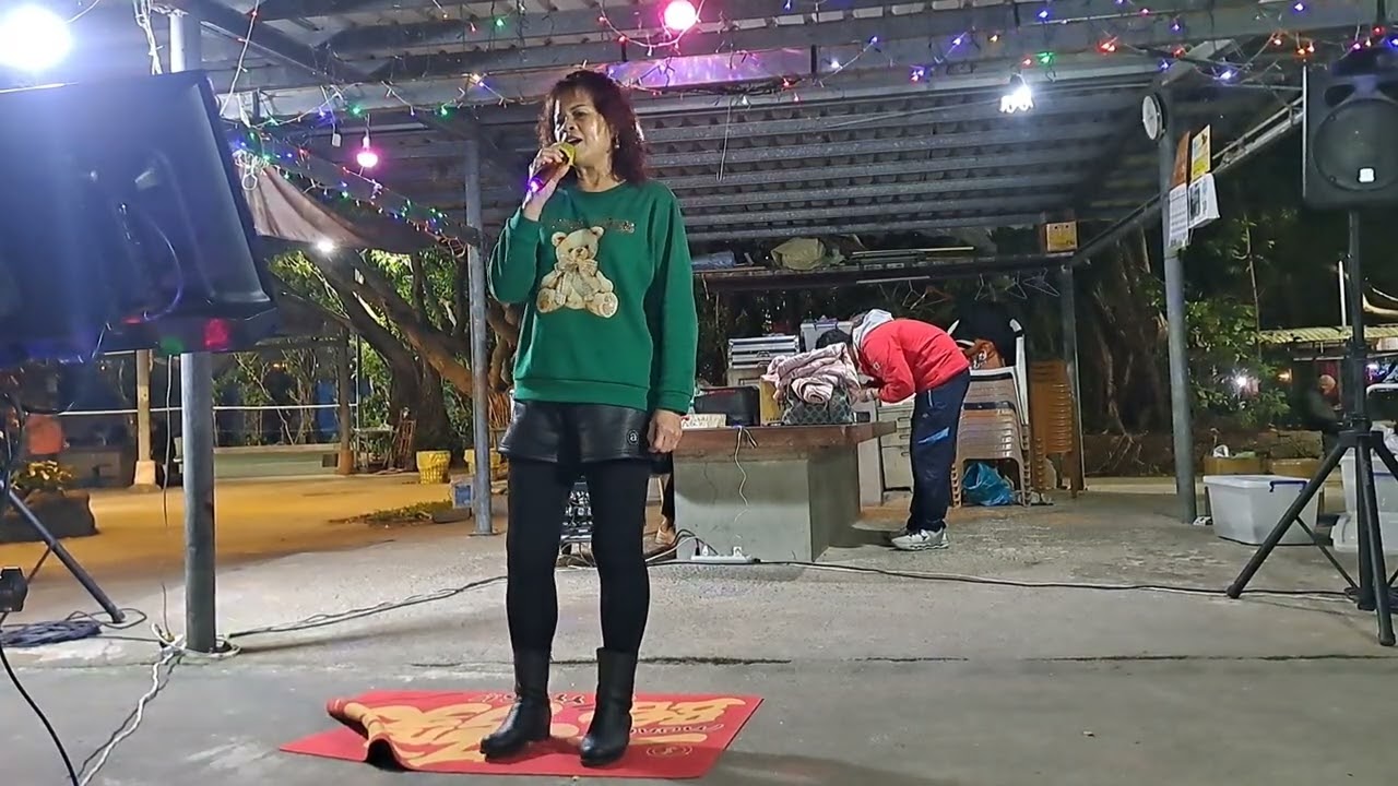 惠姐在大稻埕亮晴歌坊翻唱一瞞過三冬