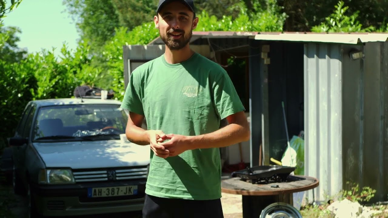 L'intérieur de la 205 est complet ! Supplément casse moteur ...