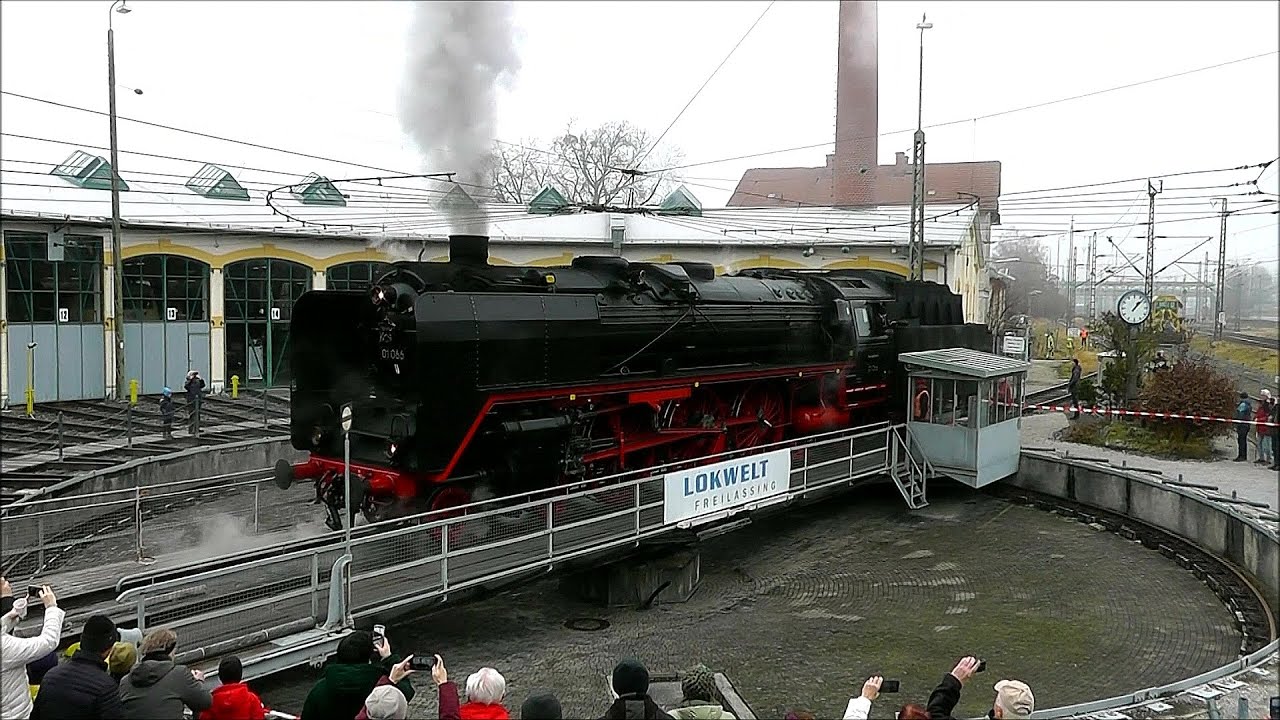 01 066 am 13.12.2025 unterwegs zum Christkindlmarkt Salzburg...mit Besuch der Lokwelt...