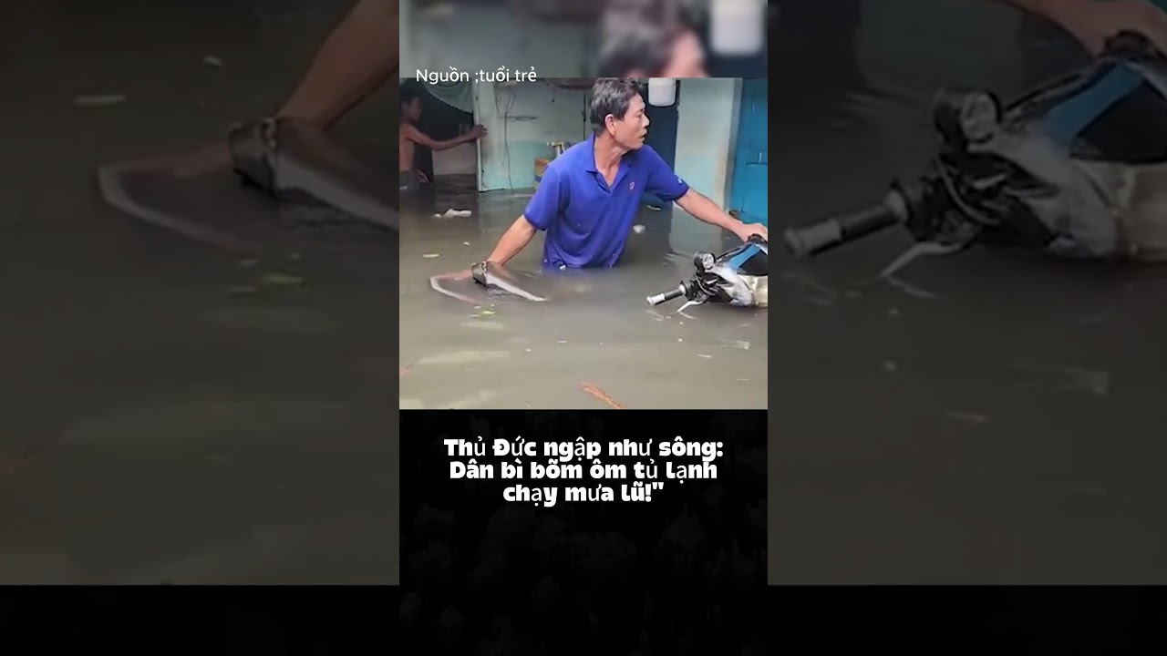Thủ Đức ngập như s&ocirc;ng: D&acirc;n b&igrave; b&otilde;m &ocirc;m tủ lạnh chạy mưa lũ!