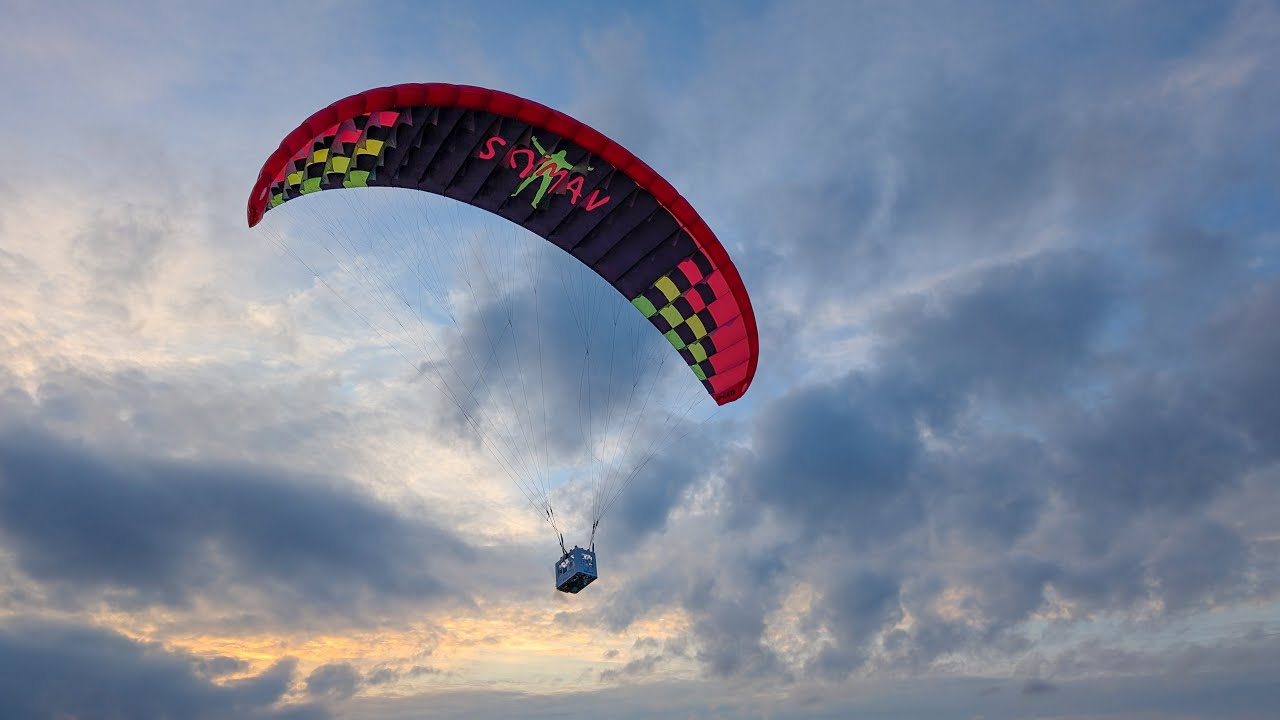 RC Paraglider Skyman am Abend