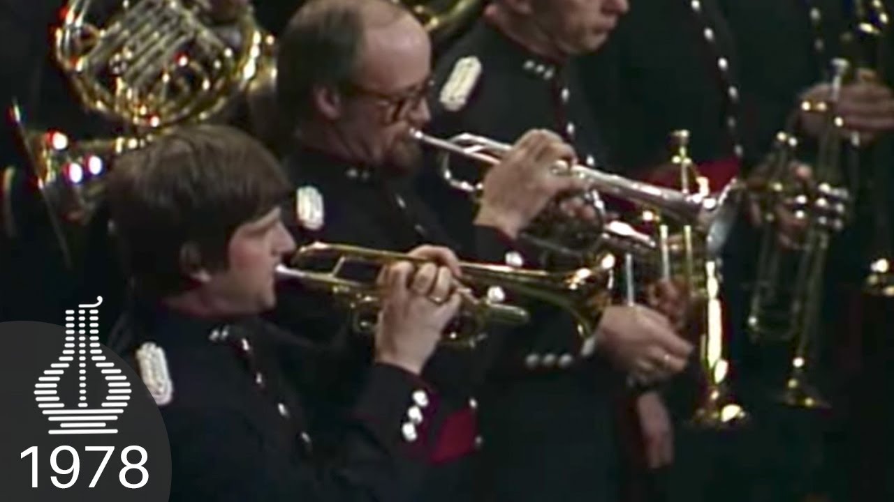 Rolf Andersen og militært 80 manns janitsjarkorps live under Spellemannprisen 1978