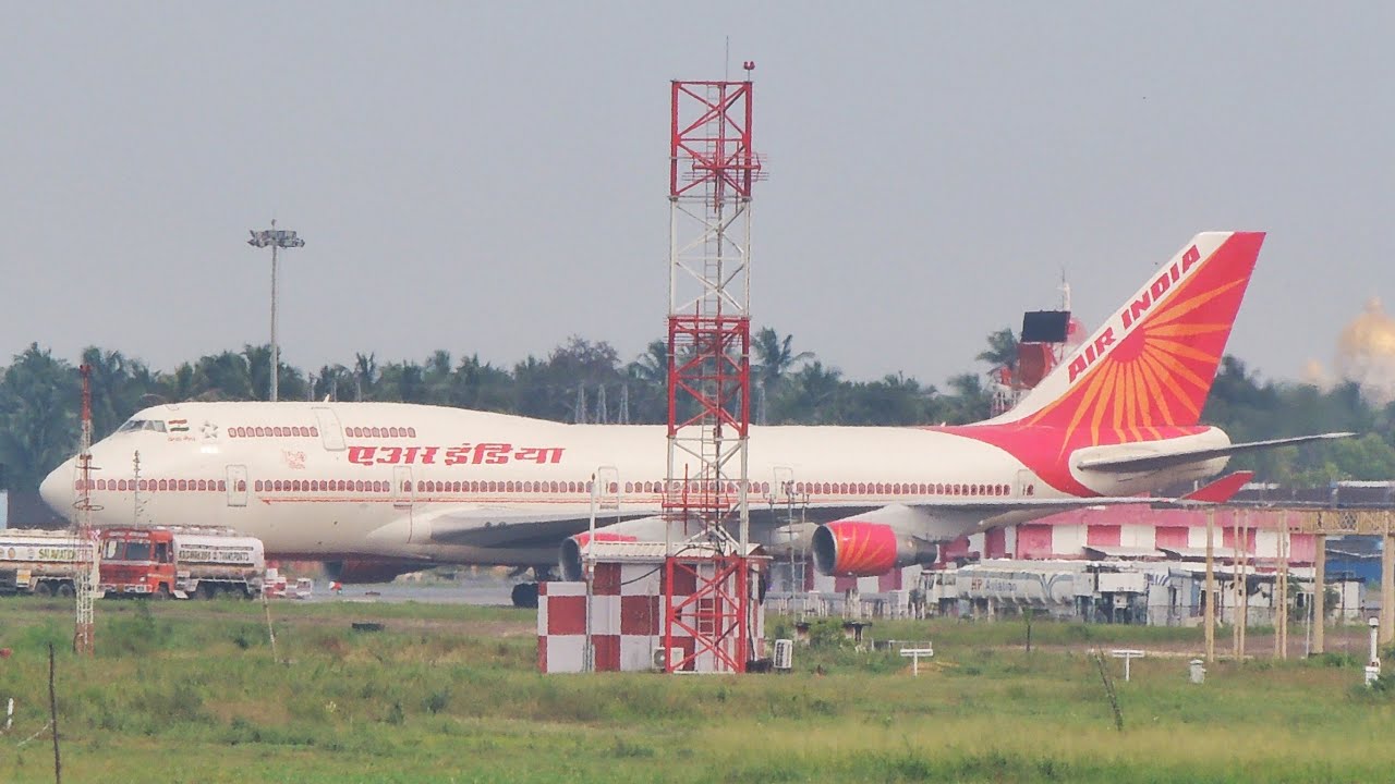 10 minutes of Plane Spotting at Trivandrum Int'l Airport [HD]