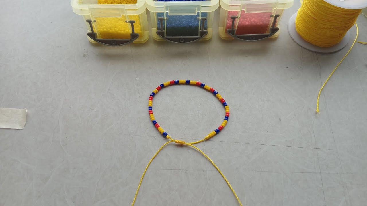 Como hacer una pulsera en hilo y mostacillas de colombia