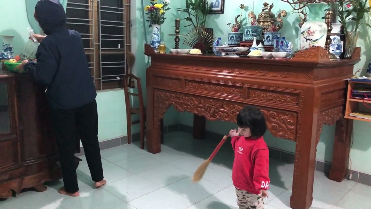   ￼  ￼ Bà  cúng￼ Ông công￼