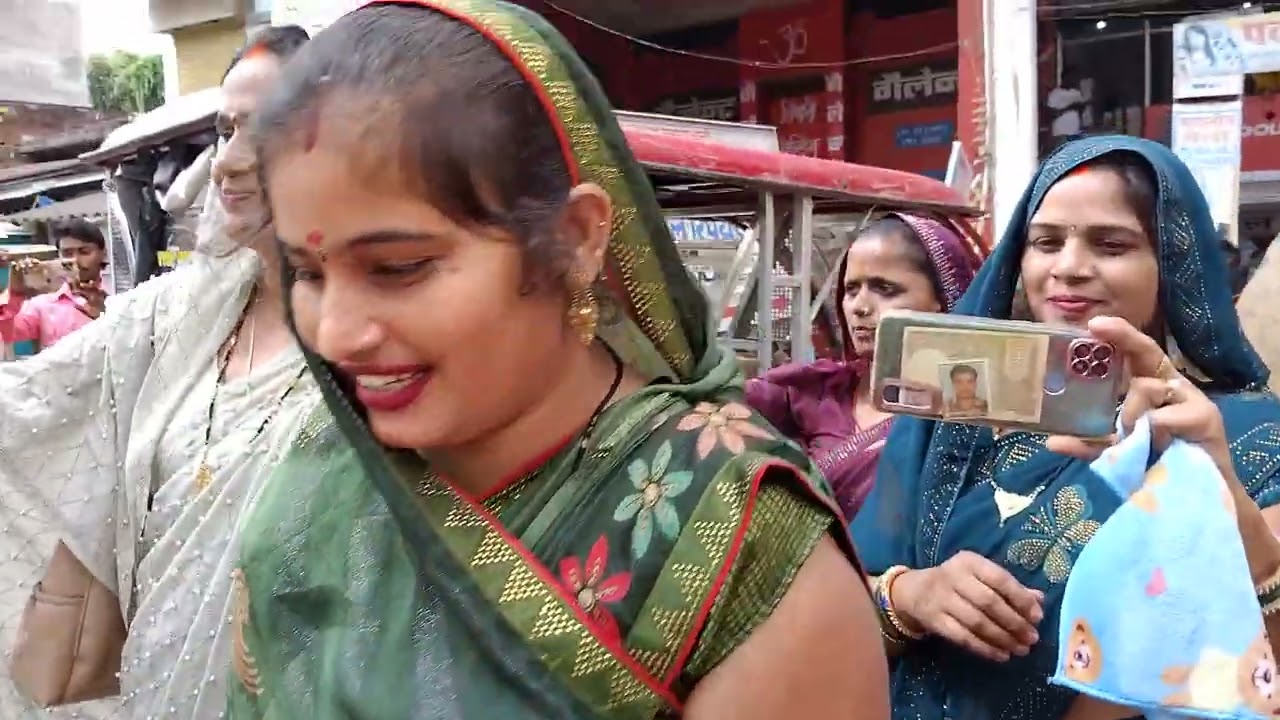 7तारीख को वन्दना दीदी चन्दा बहन के ब्यूटी पालर का उदघाटन करके घर वापस जा रही  है।