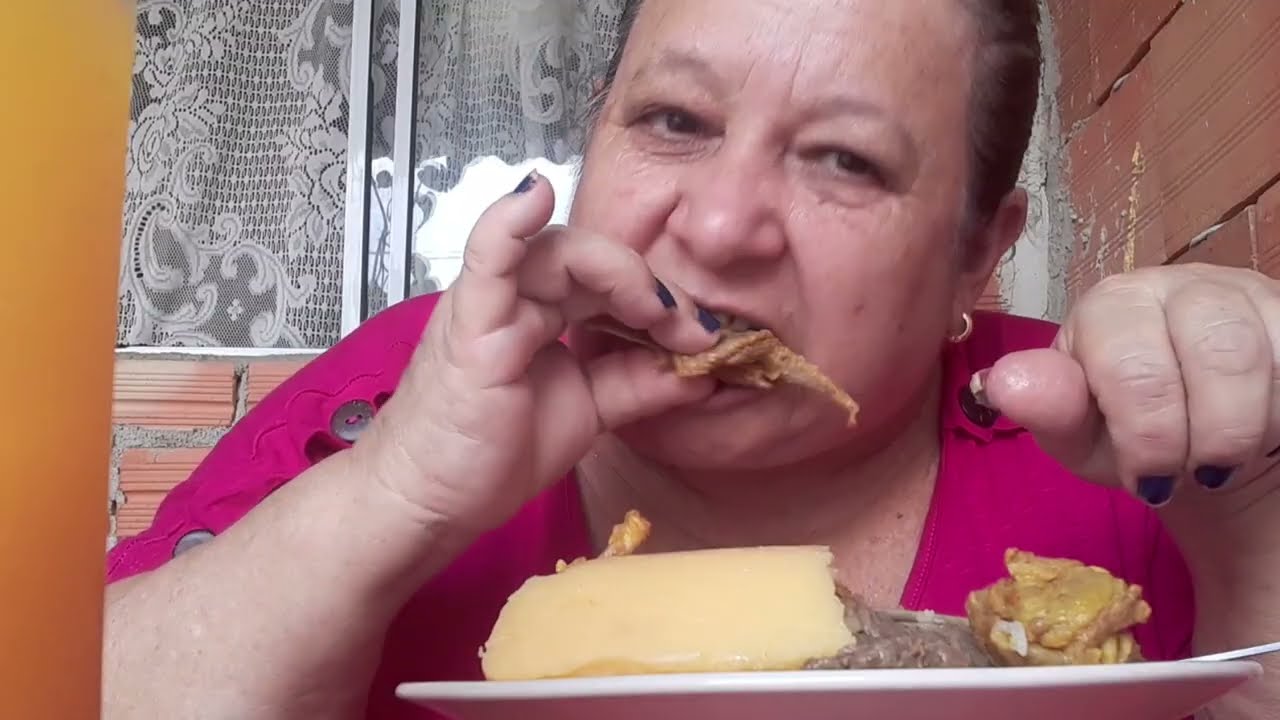 Almoço,  costelinha  de carneiro, hummm  bom demais 😋😋
