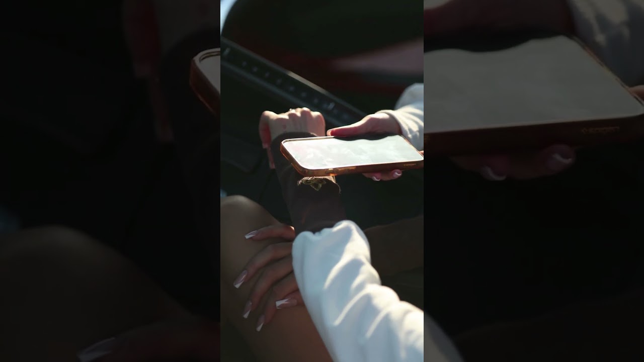 Kolekcja ubrań EliteKey z chipem MagicTouch&trade; #fashiontech #magictouch #sunnyvibes
