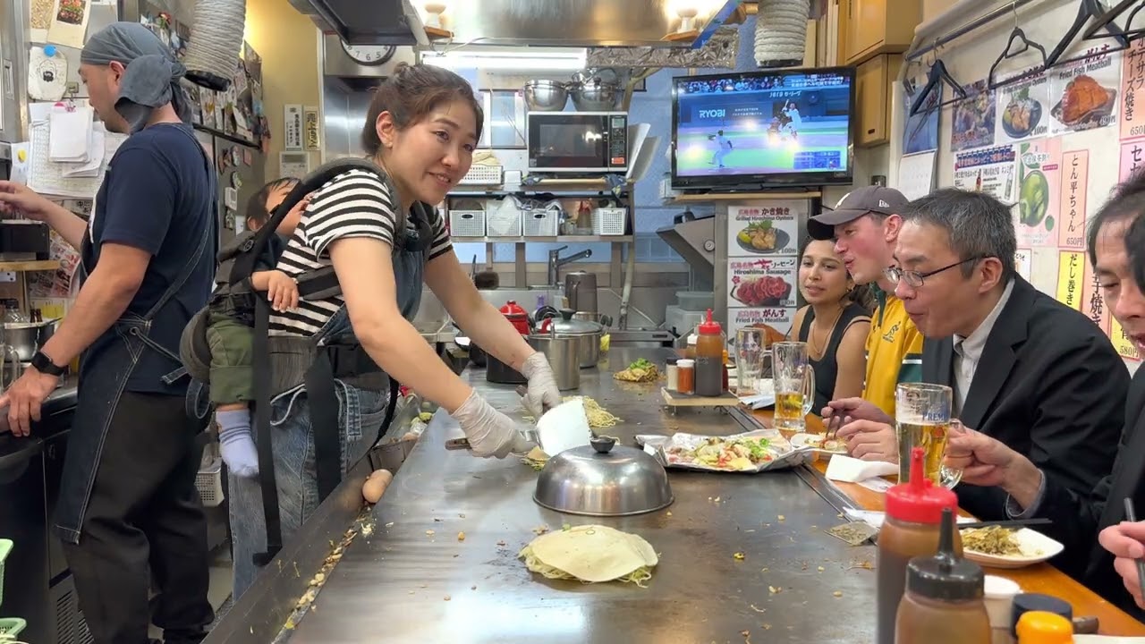 Family Okonomiyaki View Hiroshima/Japan (お好み焼き お好み村 ロン)