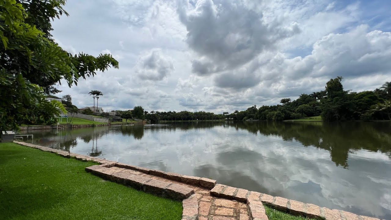 CHÁCARA A VENDA CONDOMÍNIO FECHADO EM INDAIATUBA FUNDO PARA O LAGO, COM CASA DE HÓSPEDES.