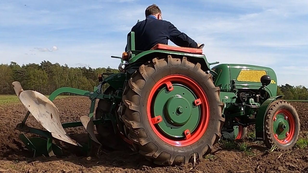Ploegen met Holder B12