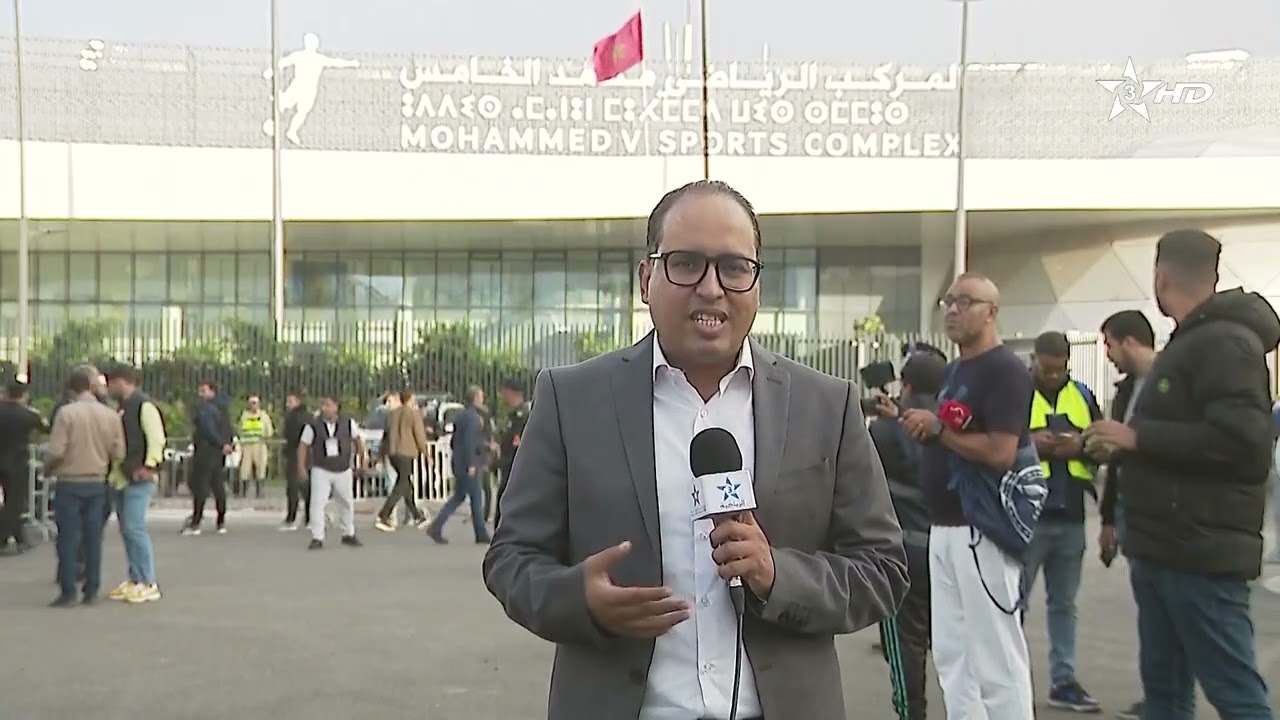 🎥 | أحمد هبان يصف لنا الأجواء بمحيط المركب الرياضي محمد الخامس قبل ضربة بداية مباراة#ديربي_البيضاء