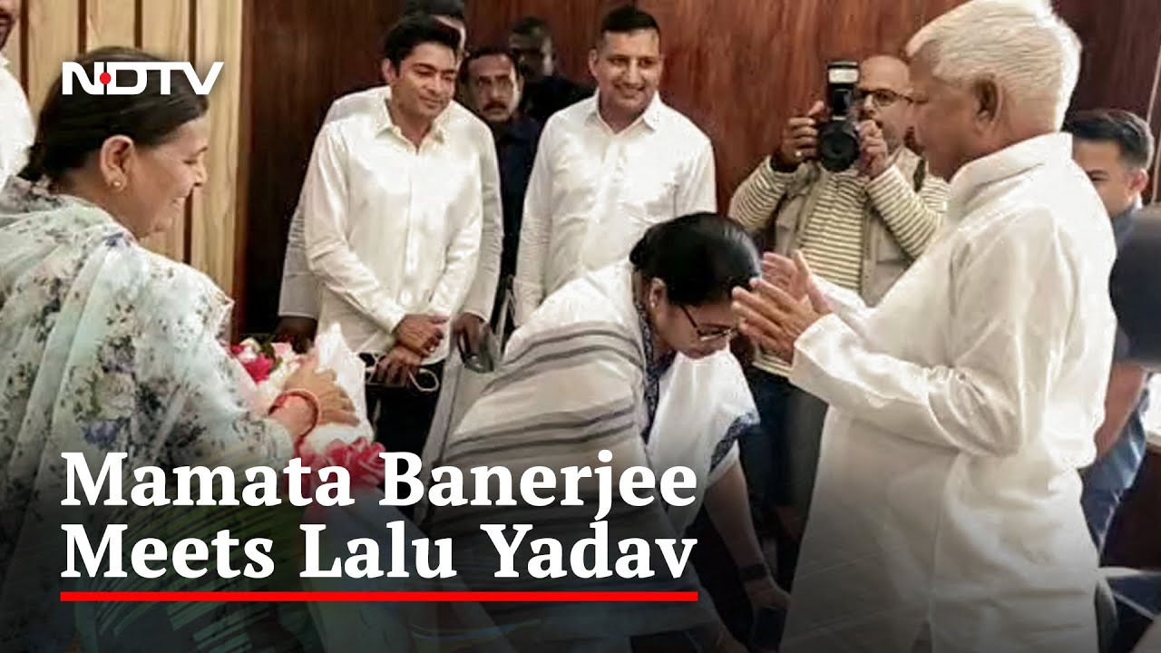 Video: Mamata Banerjee Touches Lalu Yadav's Feet Ahead Of Opposition Meet