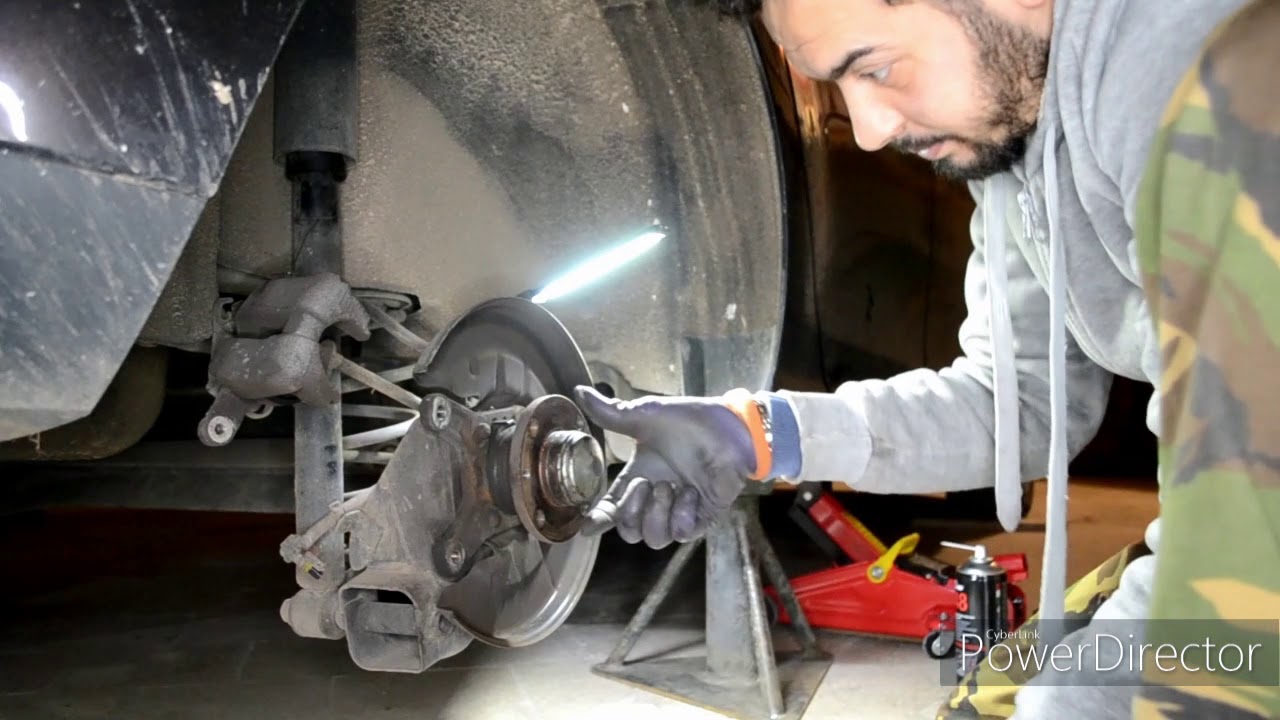 Sostituzione dischi e pastiglie freno posteriori su Fiat Bravo II