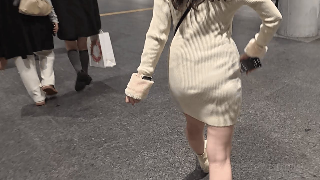 タイトワンピのV字