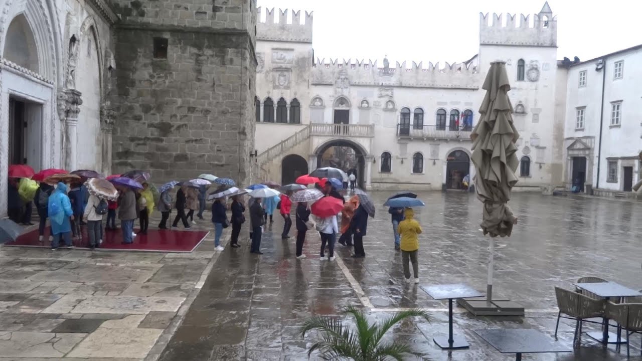 Koper ein Rundgang bei Regen